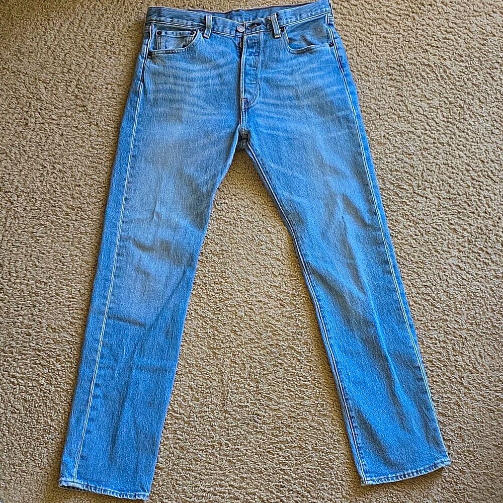 Levi's Men’s Straight Fit Light Wash Blue Denim Jeans Button Fly 5-Pocket 32/32